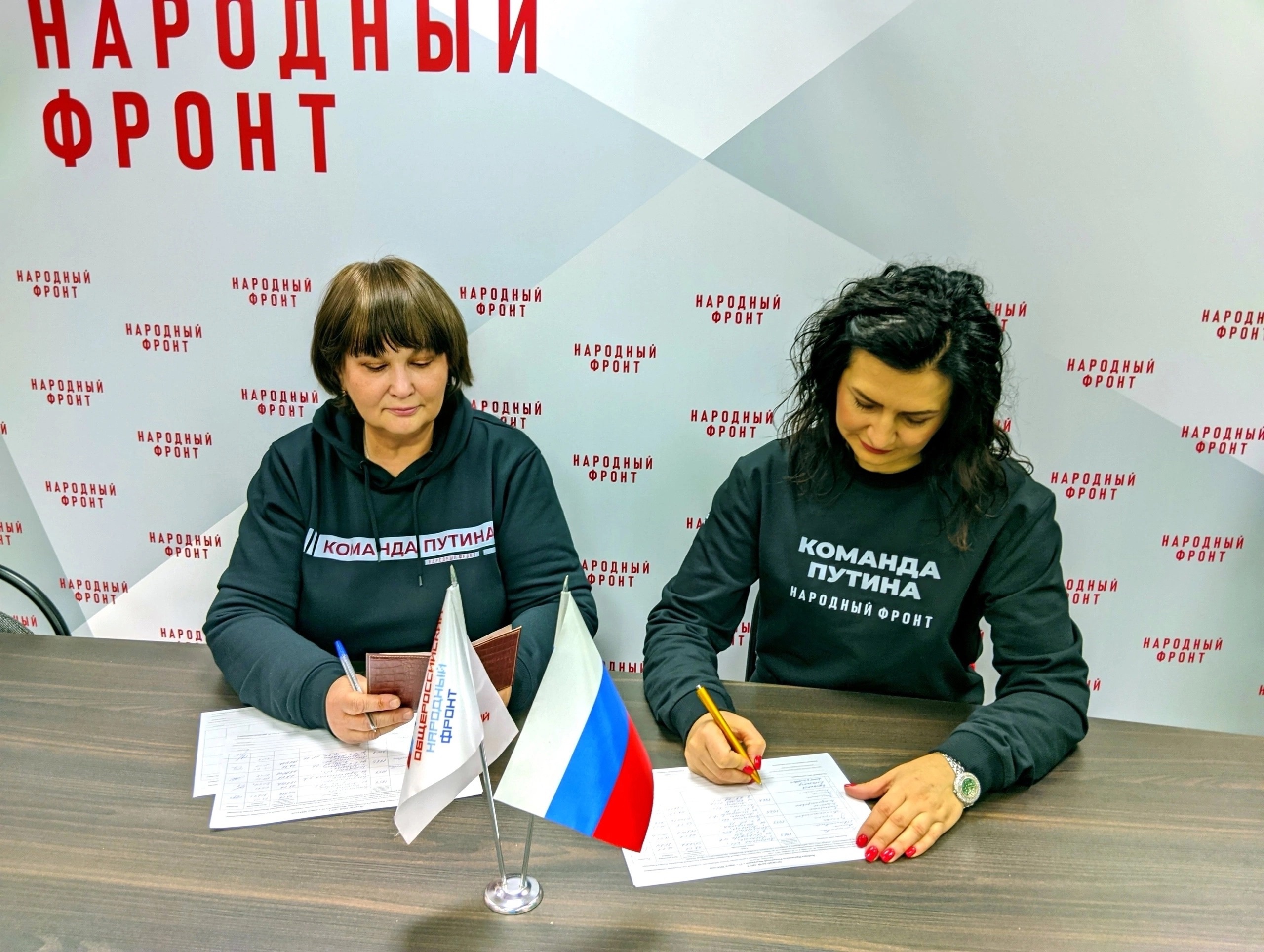 Единый день сбора подписей в поддержку выдвижения Владимира путина на выборах Президента РФ