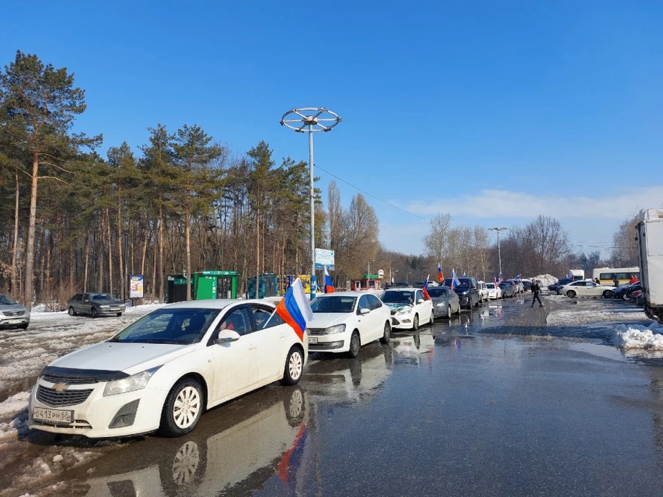 В Липецке прошёл автопробег в поддержку военнослужащих РФ и жителей ДНР и ЛНР